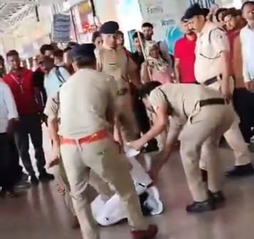 आगरा कैंट स्टेशन पर मारपीट मामले में बड़ा एक्शन, 4 RPF जवान निलंबित