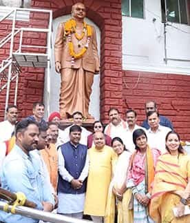 डॉ. श्यामा प्रसाद मुखर्जी की जयंती पर वन मंत्री श्री कश्यप ने अर्पित की पुष्पांजलि