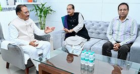 मुख्यमंत्री विष्णु देव साय से झारखंड के वित्त मंत्री राधाकृष्ण किशोर ने की सौजन्य भेंट