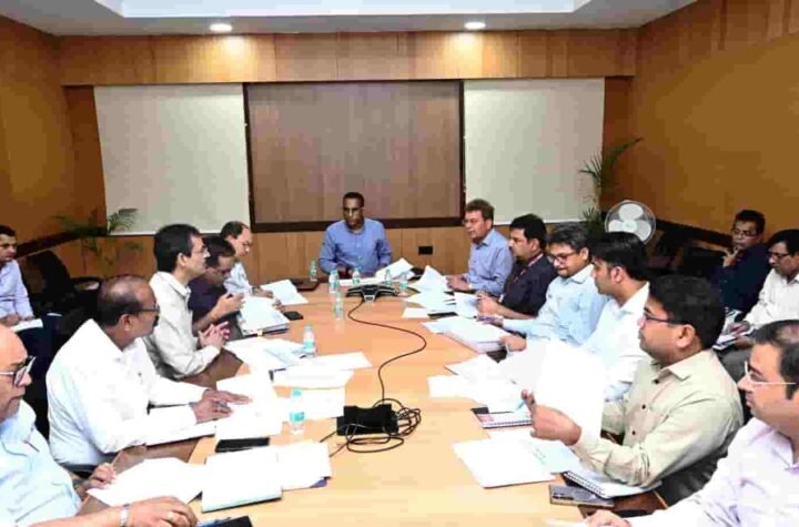 लोक निर्माण विभाग के सचिव ने रेलवे ओवरब्रिज एवं रेलवे अंडरब्रिज कार्यों की समीक्षा की