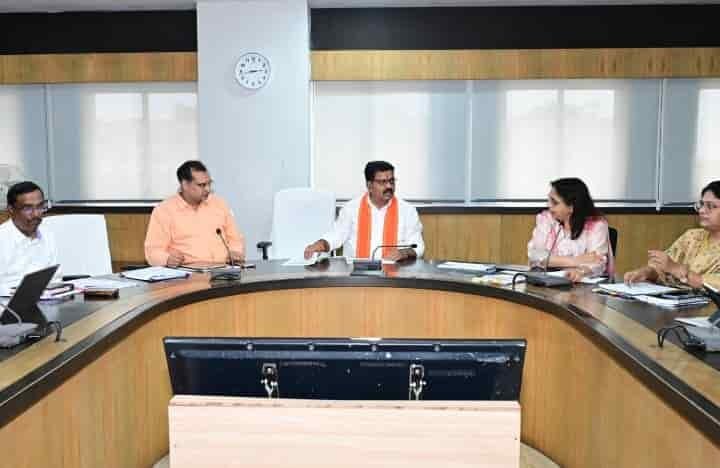 छत्तीसगढ़ में AI तकनीक से होगा पीएमजीएसवाई सड़कों का निरीक्षण: उप मुख्यमंत्री विजय शर्मा का बड़ा फैसला