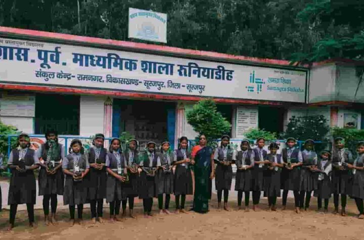 ‘एक पेड़ माँ के नाम’ अभियान में विद्यार्थियों ने किया पौधरोपण