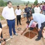 जहां सड़कें थमीं, वहां ट्रैक्टर बना सहारा—दुर्गम गांवों तक पहुंचा तीन माह का राशन
