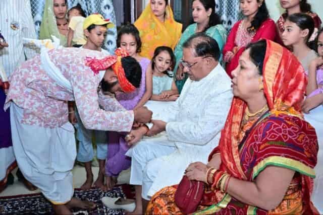 मुख्यमंत्री विष्णुदेव साय ने दोकड़ा की ऐतिहासिक रथयात्रा में भगवान जगन्नाथ का रथ खींचा