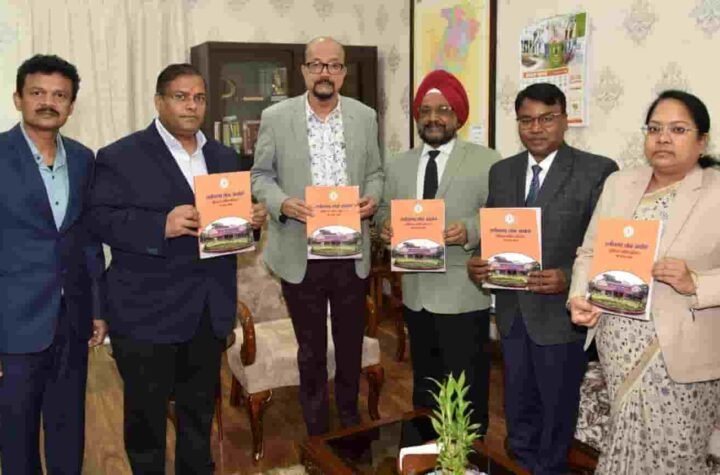 पारदर्शिता और जवाबदेही की दिशा में अहम कदम, राज्यपाल को सौंपा गया वार्षिक प्रतिवेदन