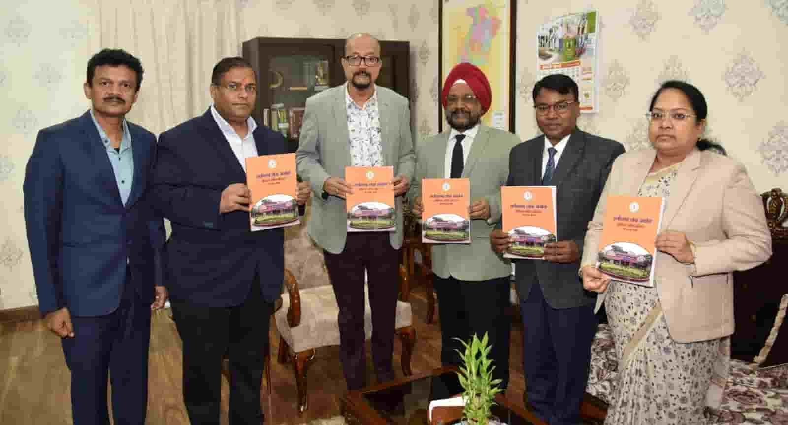 पारदर्शिता और जवाबदेही की दिशा में अहम कदम, राज्यपाल को सौंपा गया वार्षिक प्रतिवेदन