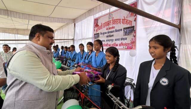 शिक्षा मंत्री गजेंद्र यादव ने बस्तर संभाग की शिक्षा व्यवस्था की समीक्षा बैठक की