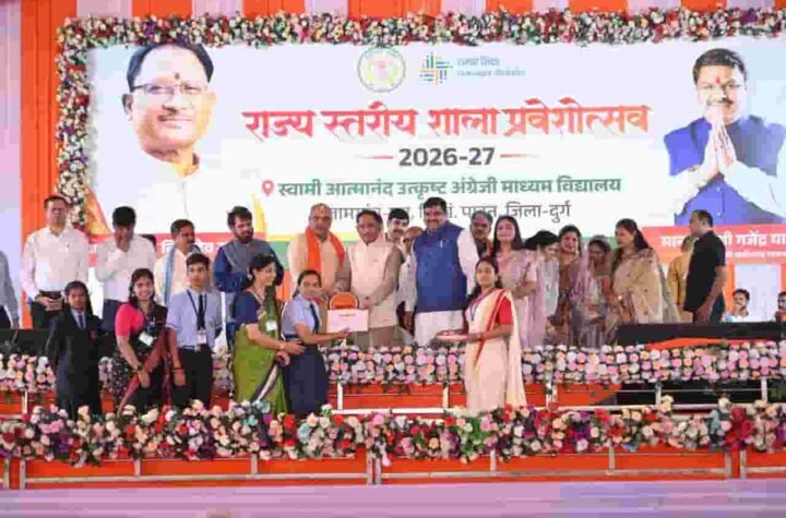 मुख्यमंत्री विष्णुदेव साय ने नवप्रवेशी बच्चों का किया आत्मीय स्वागत