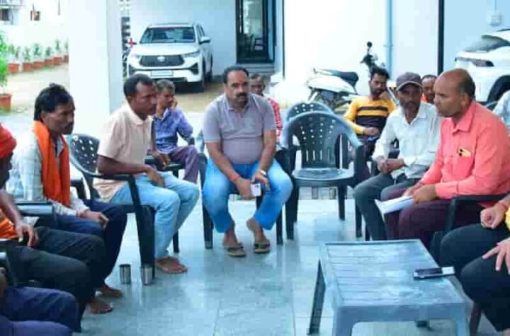 मंत्री राजेश अग्रवाल ने जनदर्शन में सुनीं आमजन की समस्याएं