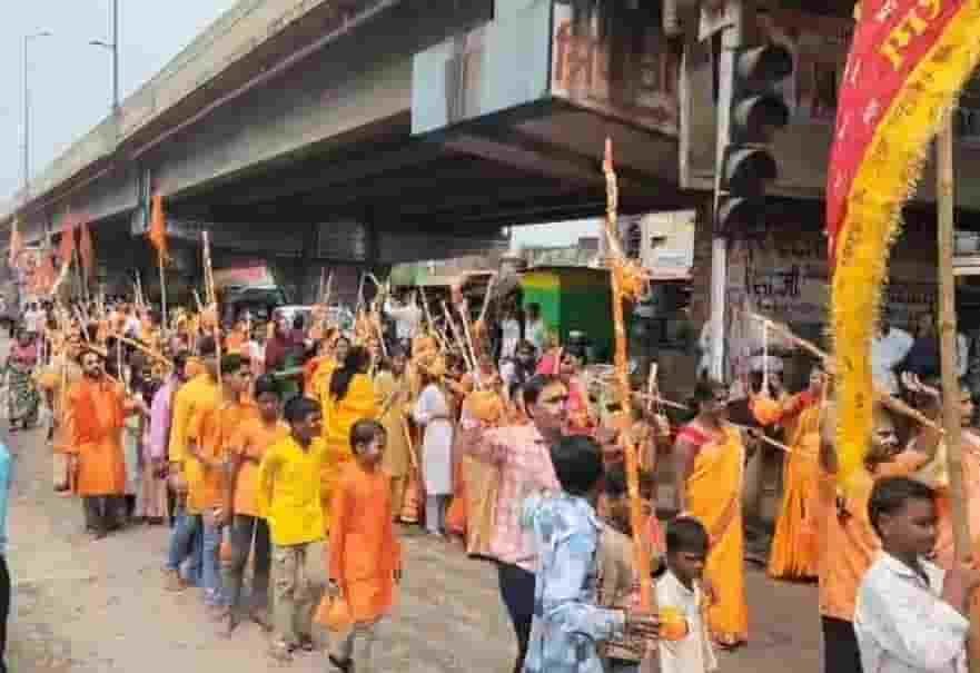 कुम्हारी में गूंजा हर-हर महादेव, खारुन नदी से जल लेकर निकली भव्य कांवड़ यात्रा