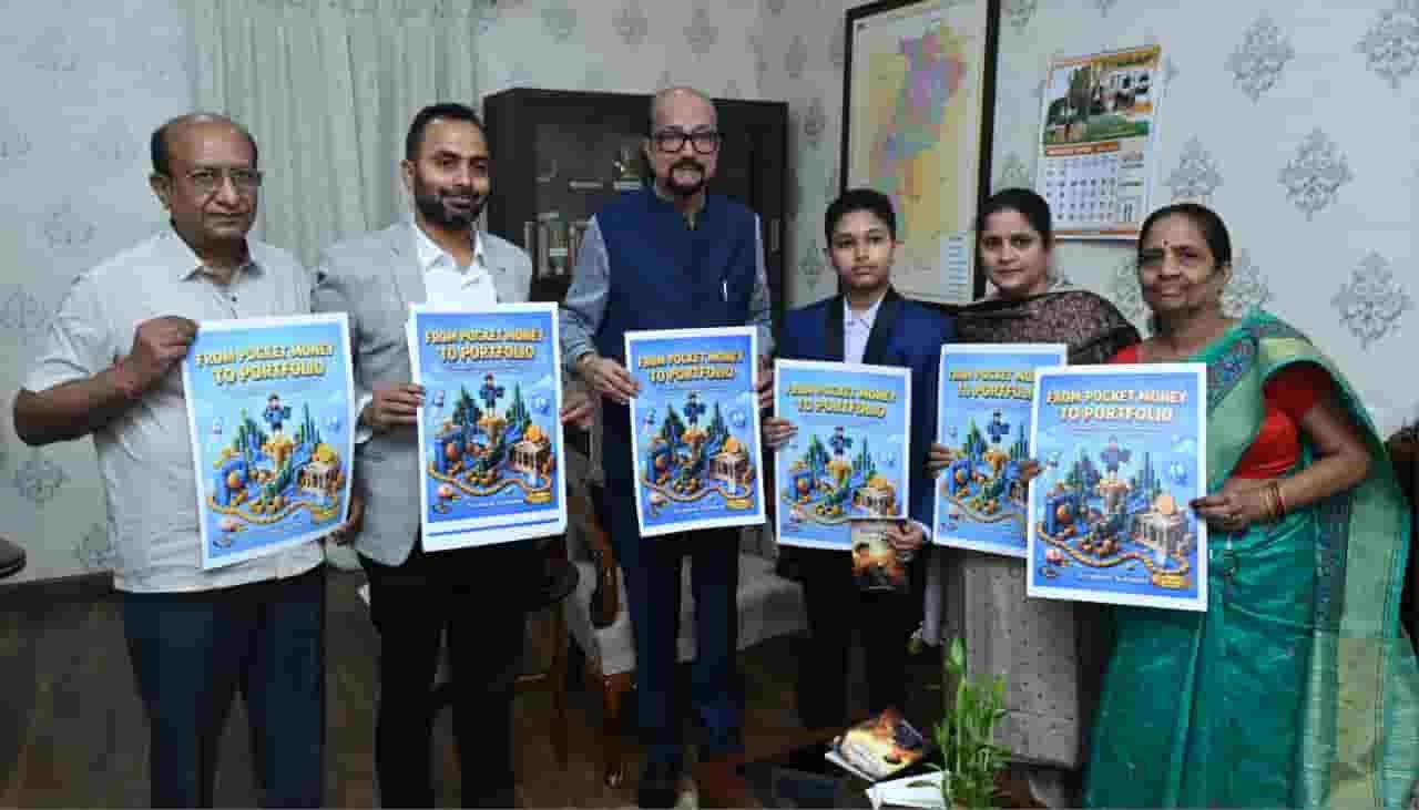 राज्यपाल डेका ने 12 वर्षीय दिव्यांश की पुस्तक ‘थॉट्स अबाउट गॉड’ का विमोचन किया