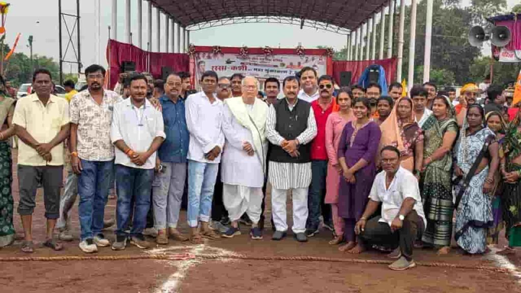 अहिवारा में महिला-पुरुष टीमों के बीच रस्साकशी प्रतियोगिता आयोजित