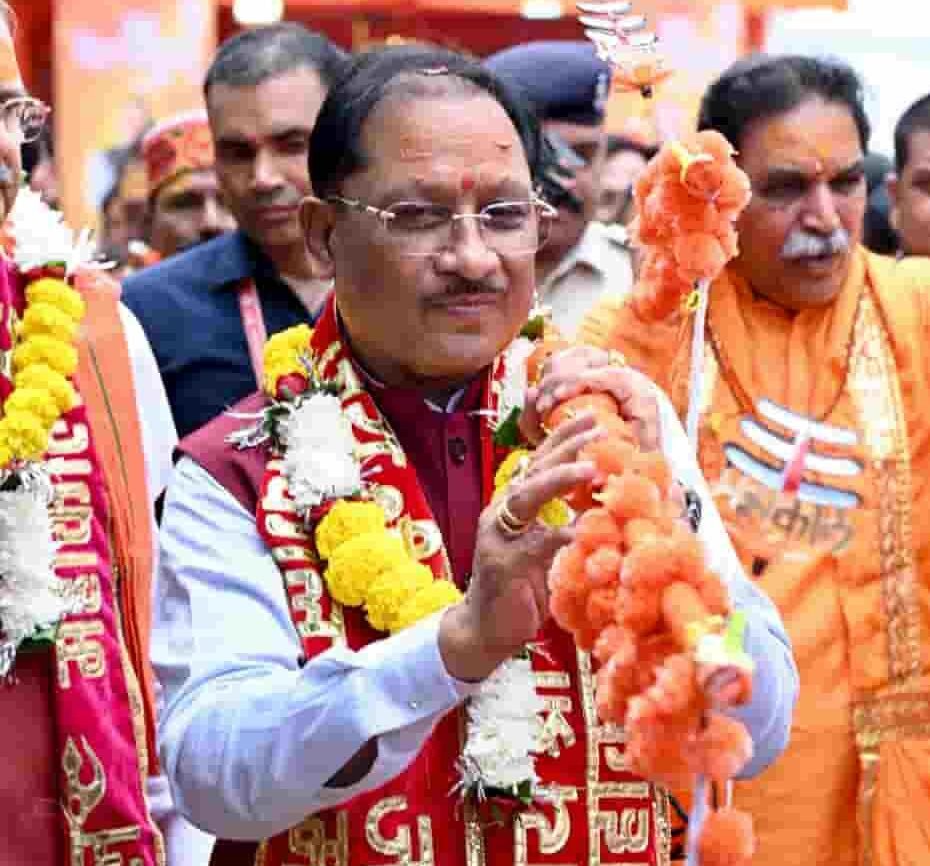 मुख्यमंत्री विष्णु देव साय ने रुद्राभिषेक कर प्रदेशवासियों की सुख-समृद्धि की कामना की