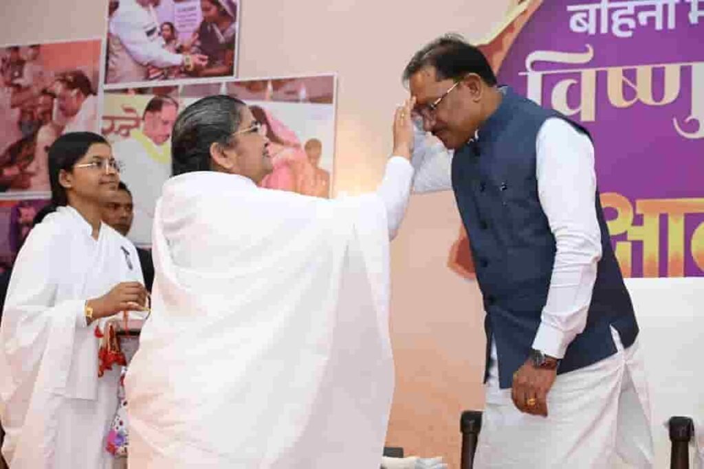 बहनों के स्नेह से अभिभूत हुए मुख्यमंत्री साय, बोले—“आपका आशीर्वाद मेरे लिए अनमोल”