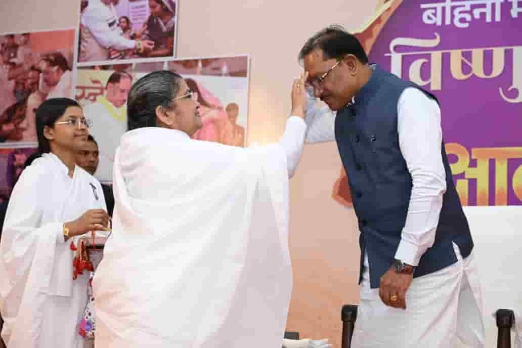 बहनों के स्नेह से अभिभूत हुए मुख्यमंत्री साय, बोले—“आपका आशीर्वाद मेरे लिए अनमोल”