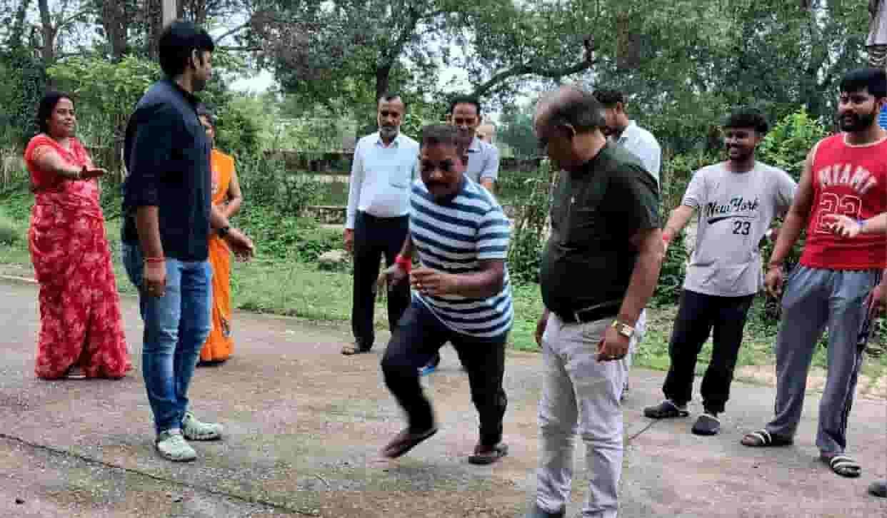 खेल जीवन में अनुशासन, संघर्ष और दृढ़ संकल्प की भावना विकसित करता है: कुलपति प्रो. मनोज दयाल