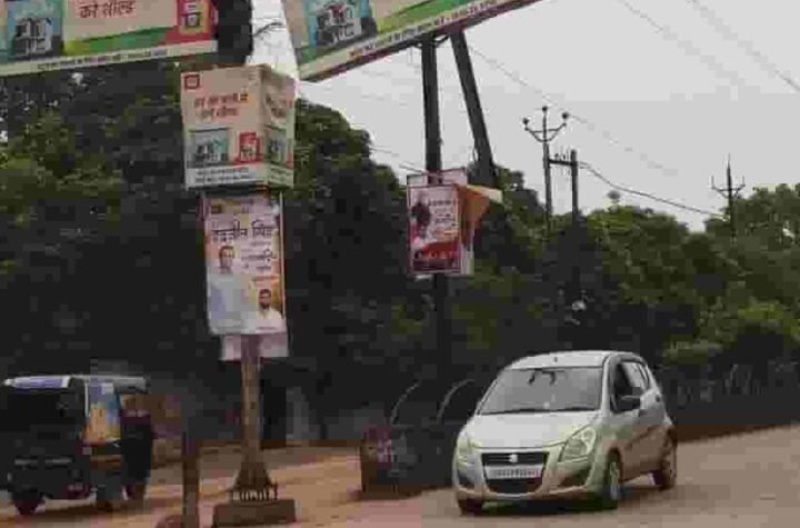 सुरक्षित सड़कें, साफ रास्ते—नेशनल हाईवे से ट्रैफिक सिग्नल तक जर्जर डिस्प्ले बोर्ड हटाने की पहल