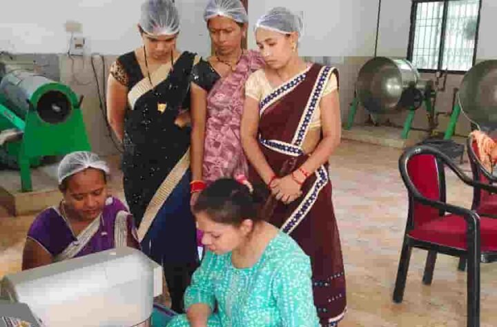 महुआ ने बदली महिलाओं की जिंदगी, वन धन योजना से मिली आत्मनिर्भरता की नई पहचान