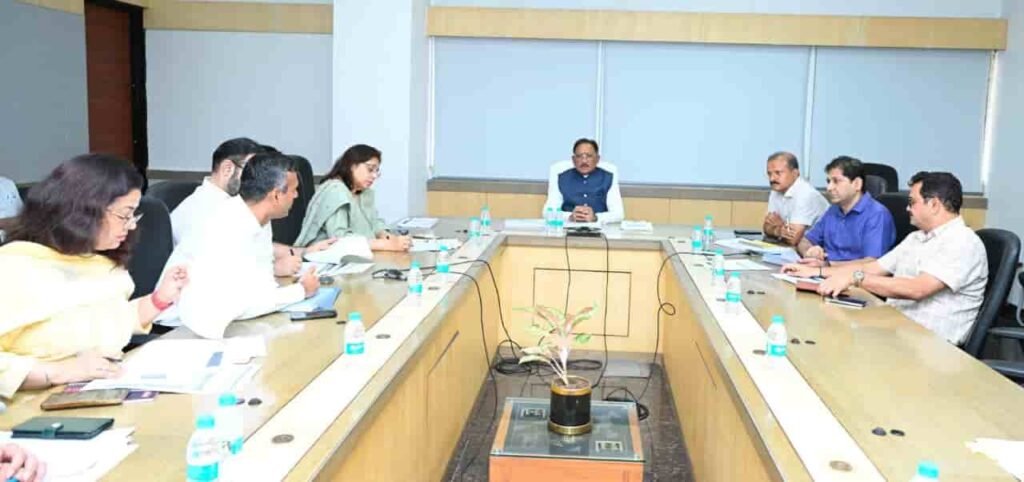 प्रत्येक पात्र व्यक्ति को मिले शासन की योजनाओं का लाभ, समयबद्ध क्रियान्वयन करें : मुख्यमंत्री विष्णुदेव साय