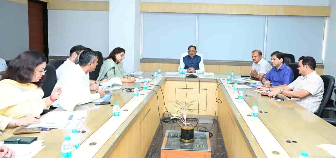प्रत्येक पात्र व्यक्ति को मिले शासन की योजनाओं का लाभ, समयबद्ध क्रियान्वयन करें : मुख्यमंत्री विष्णुदेव साय