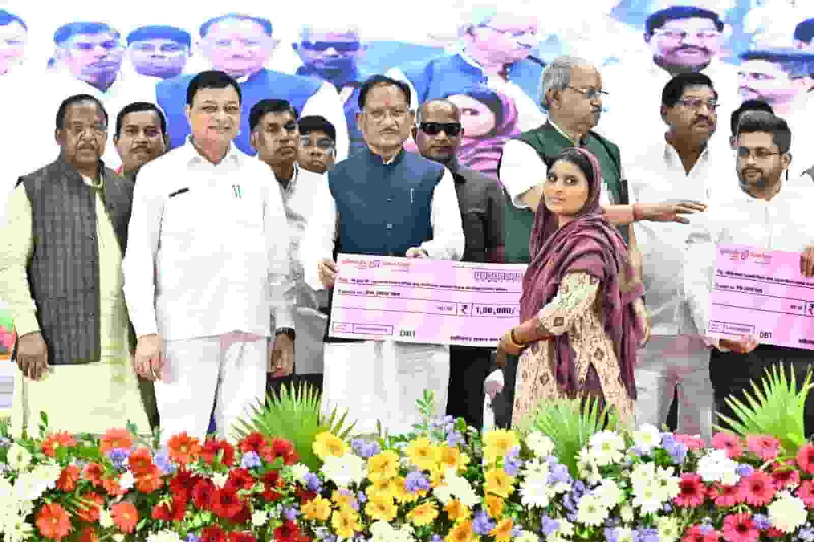 ढाई साल में बड़ा बदलाव! श्रमिक कल्याण के क्षेत्र में छत्तीसगढ़ बना नई पहचान