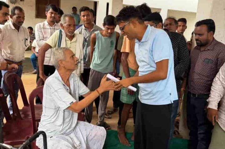 आमापाली में वित्त मंत्री ओपी चौधरी ने लगाई जन चौपाल, सुनी ग्रामीणों की समस्याएं
