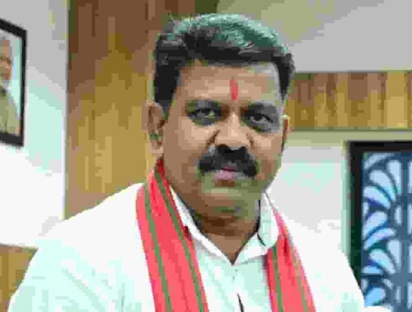 उप मुख्यमंत्री विजय शर्मा ने पुनर्वास एवं नक्सल प्रभावित परिवारों की योजनाओं की समीक्षा की