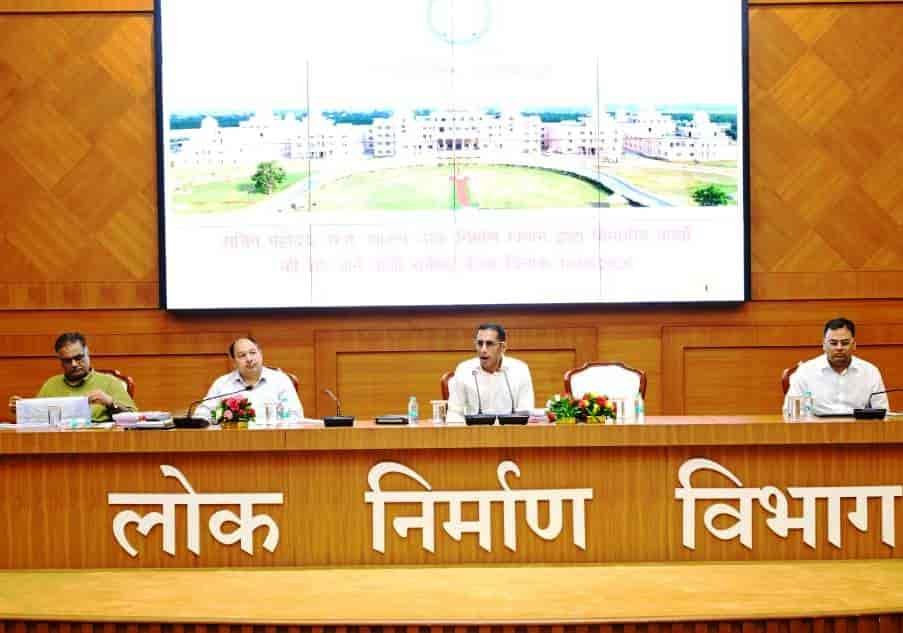 लोक निर्माण सचिव ने सड़क एवं भवन निर्माण कार्यों की समीक्षा की