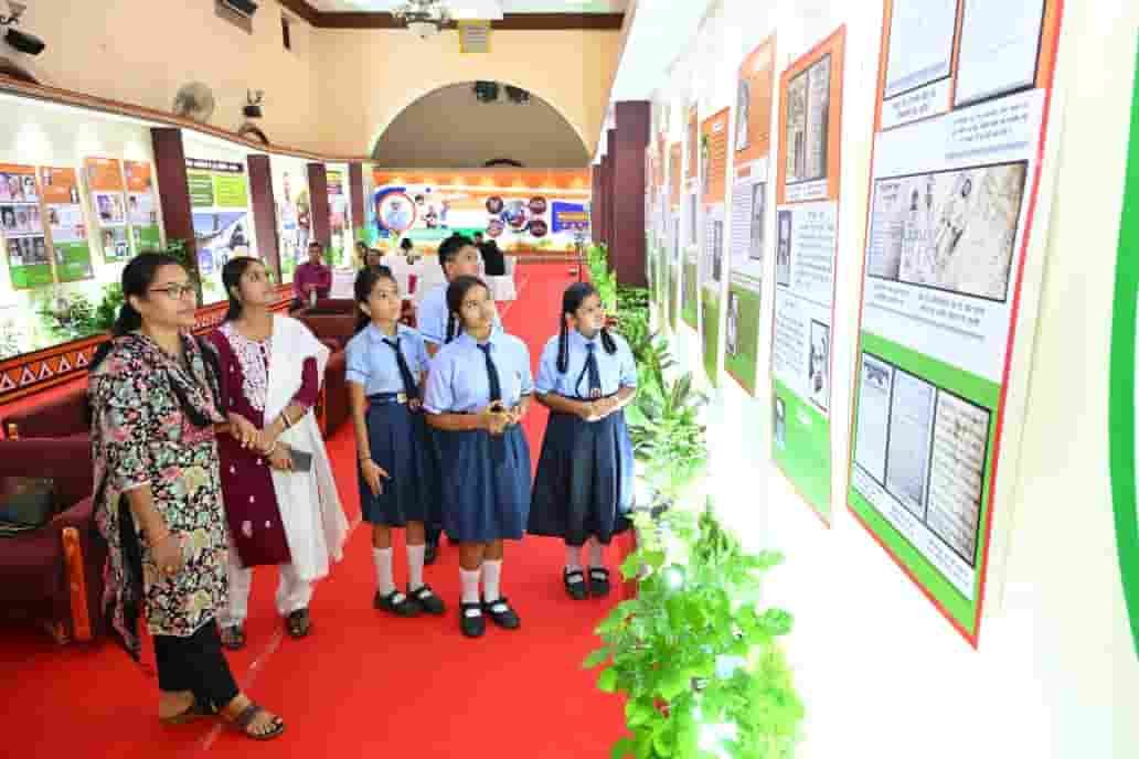 प्रदर्शनी में दिखी छत्तीसगढ़ के स्वतंत्रता संग्राम से विकास तक की तस्वीर