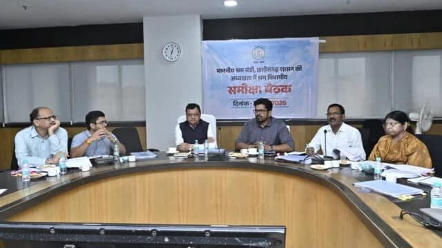 श्रमिक परिवारों को शासन की योजनाओं का लाभ दिलाने पर जोर