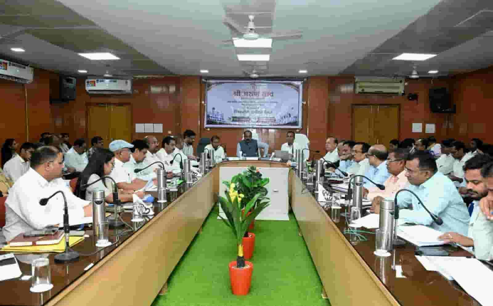 उप मुख्यमंत्री अरुण साव ने विकास कार्यों और योजनाओं के क्रियान्वयन की समीक्षा की