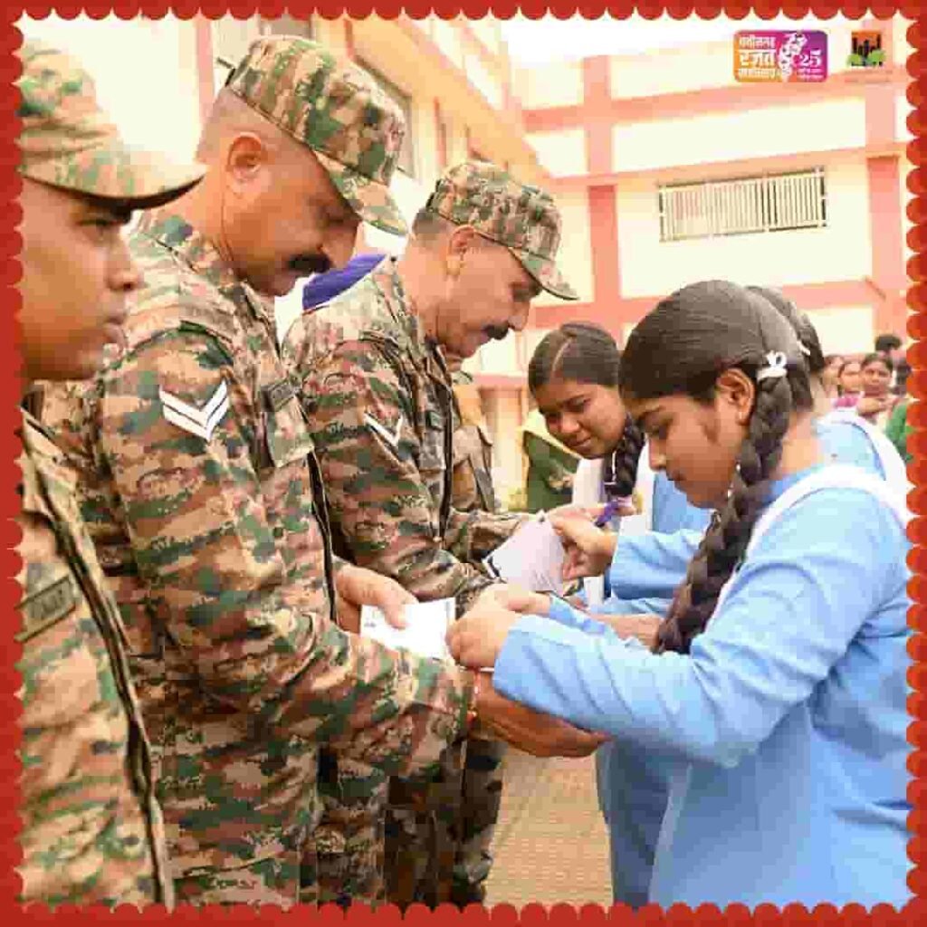 नवा रायपुर के विद्यार्थियों ने सेना के सम्मान में पोस्टकार्ड पर लिखे भावपूर्ण संदेश