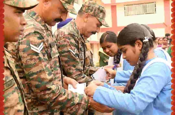 नवा रायपुर के विद्यार्थियों ने सेना के सम्मान में पोस्टकार्ड पर लिखे भावपूर्ण संदेश