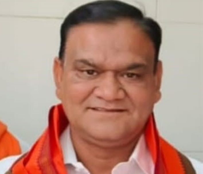 पार्किंग शुल्क वसूली पर LJP नेता ने निगम अधिकारियों से सवाल किए