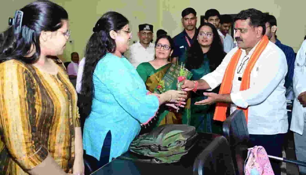 डॉक्टर बनना मंजिल नहीं, समाजसेवा असली लक्ष्य: विजय शर्मा