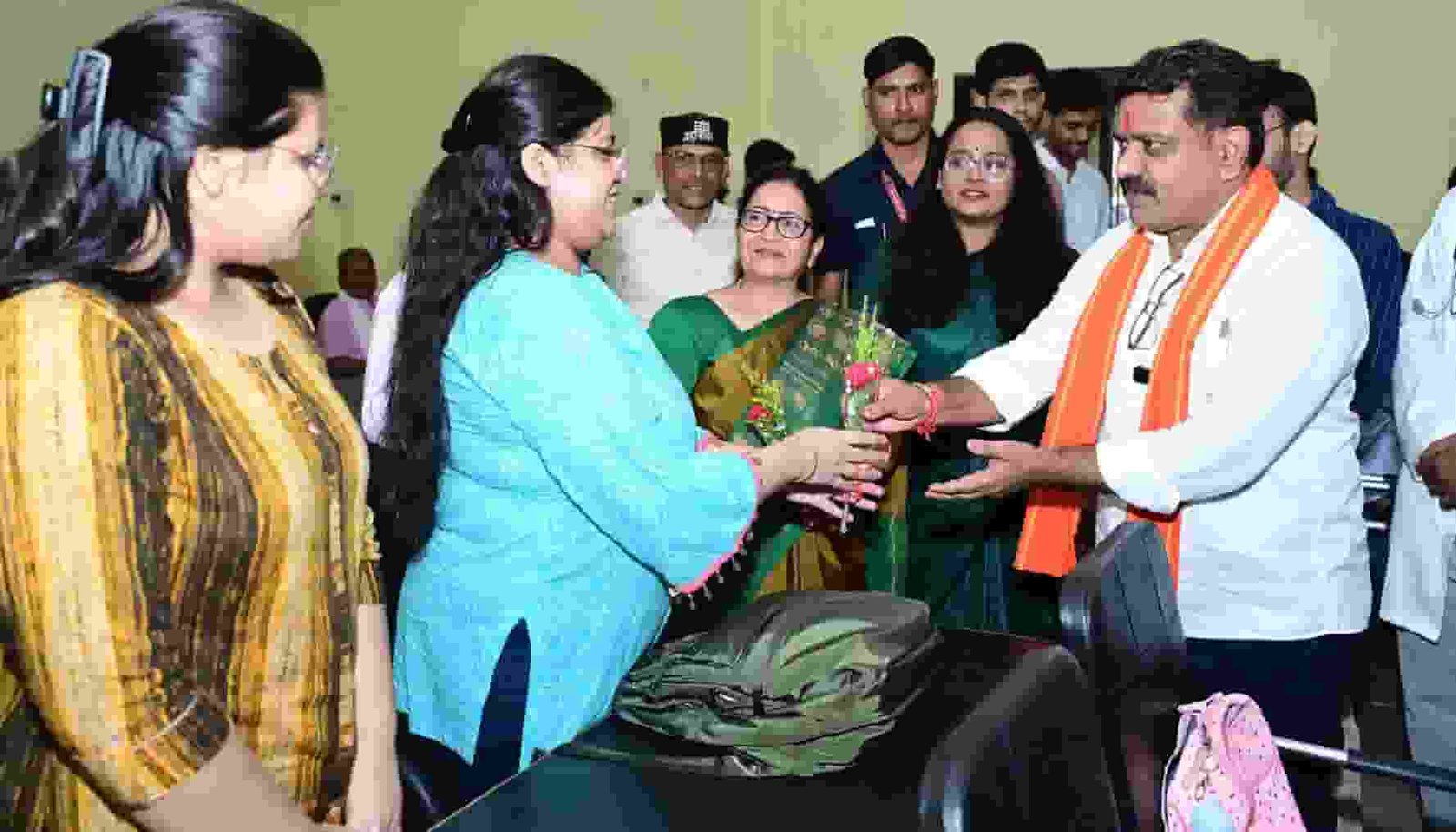 डॉक्टर बनना मंजिल नहीं, समाजसेवा असली लक्ष्य: विजय शर्मा