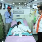 विजय शर्मा ने एम्स रायपुर में महाराष्ट्र हादसे के घायलों से की मुलाकात