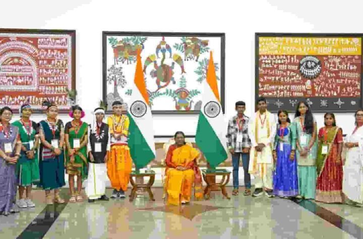 राष्ट्रपति से मुलाकात के बाद प्रतिभावान विद्यार्थी पहुंचे सीएम साय के पास, हुई सौजन्य भेंट
