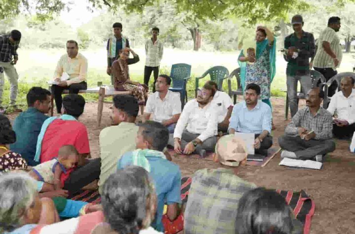 जब गांव की राह बनी संदेश: ट्रैक्टर से ग्रामीण, बाइक पर कलेक्टर-सीईओ
