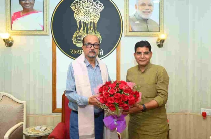 मंत्री टंकराम वर्मा ने राज्यपाल रमेन डेका से की सौजन्य भेंट