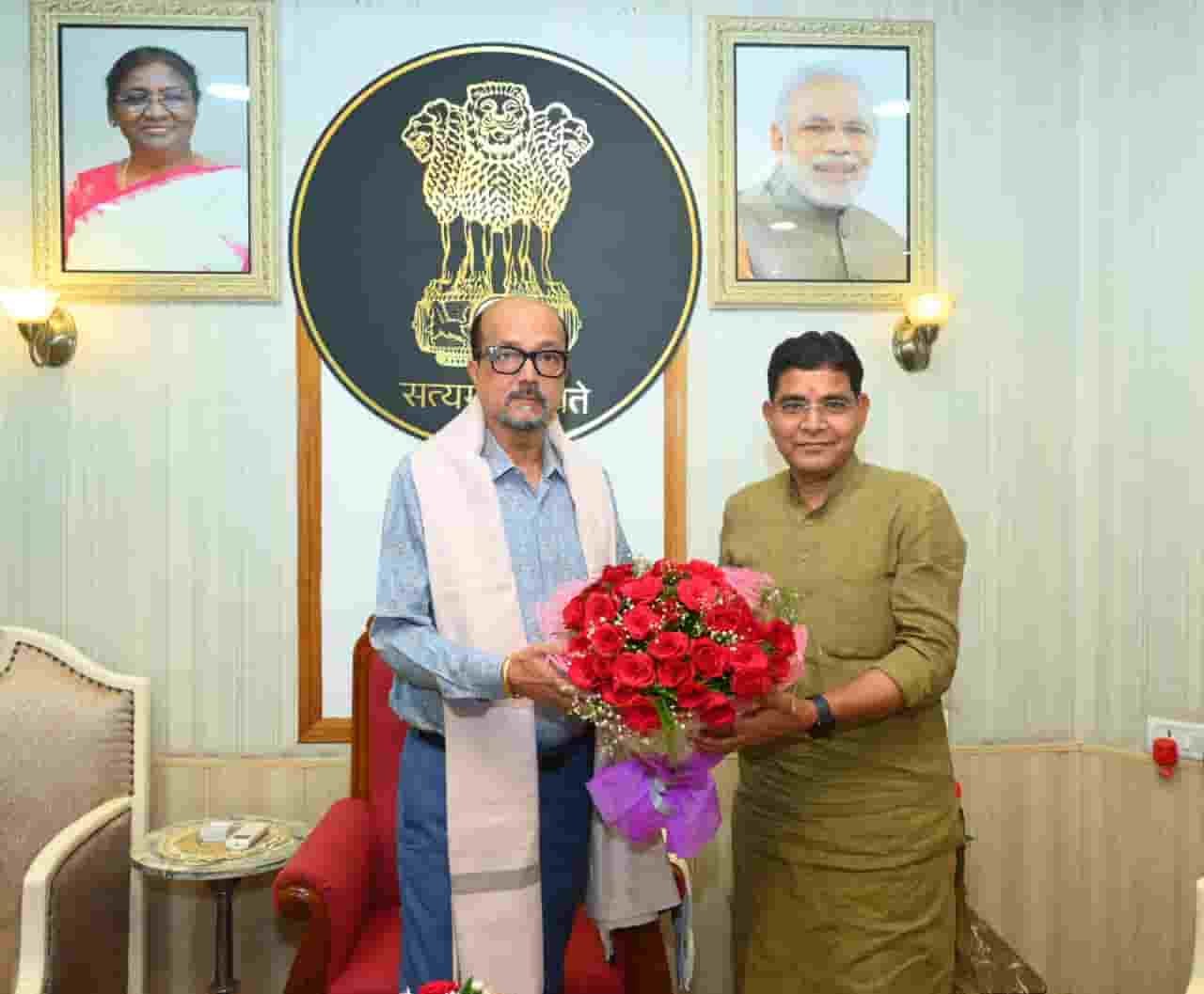 मंत्री टंकराम वर्मा ने राज्यपाल रमेन डेका से की सौजन्य भेंट