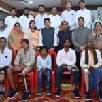 बलौदाबाजार में दिव्यांगजनों को बांटे गए सहायक उपकरण