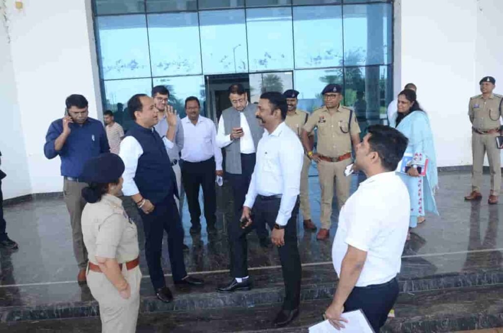 अधिकारियों ने राज्योत्सव स्थल का निरीक्षण कर तैयारियों की समीक्षा की