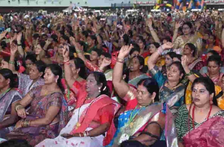 बहतराई स्टेडियम में तीजा तिहार कार्यक्रम में शामिल हुए मुख्यमंत्री विष्णु देव साय