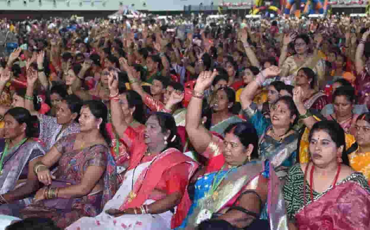 बहतराई स्टेडियम में तीजा तिहार कार्यक्रम में शामिल हुए मुख्यमंत्री विष्णु देव साय