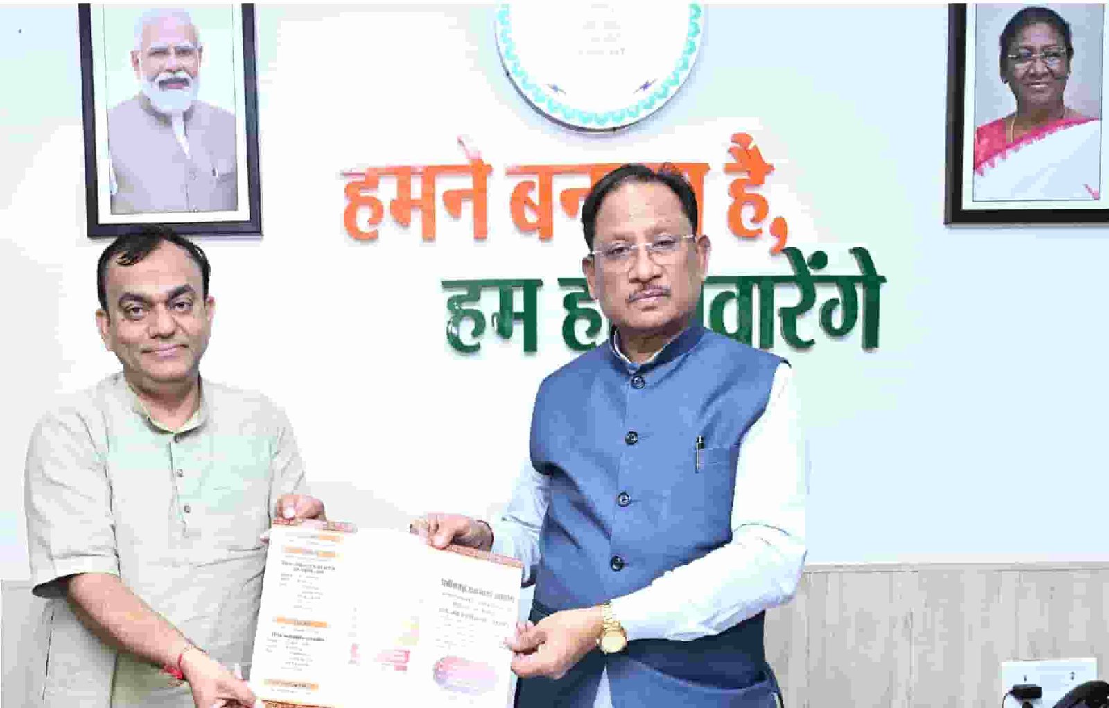 मुख्यमंत्री साय से मिले राजभाषा आयोग के अध्यक्ष प्रभात मिश्रा, हुई अहम चर्चा