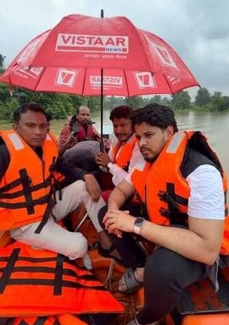 माड़ीन नदी में पेड़ पर फंसे ग्रामीण का सफल रेस्क्यू
