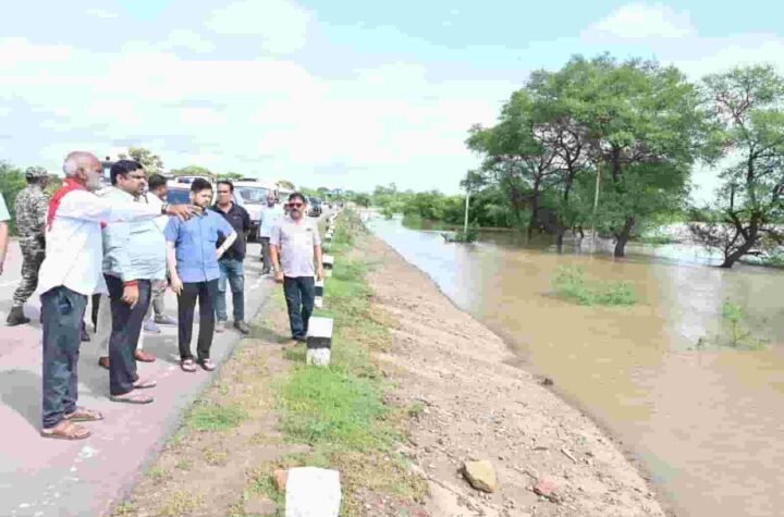 शिक्षा मंत्री गजेन्द्र यादव ने शिवनाथ नदी में विसर्जन व्यवस्था का लिया जायजा