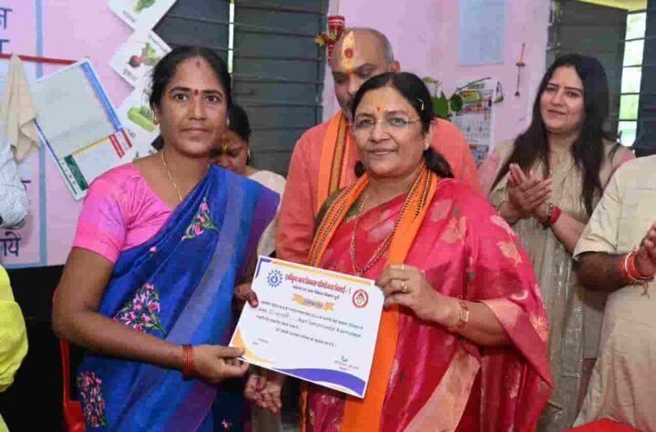 केंद्रीय राज्यमंत्री सावित्री ठाकुर ‘आंगन मिलन’ कार्यक्रम में हुईं शामिल