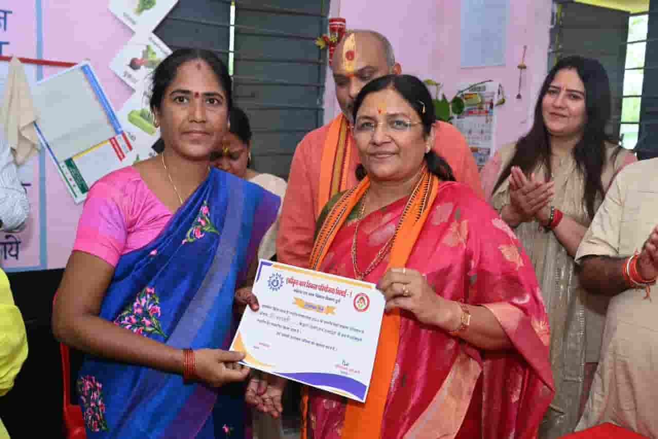 केंद्रीय राज्यमंत्री सावित्री ठाकुर ‘आंगन मिलन’ कार्यक्रम में हुईं शामिल